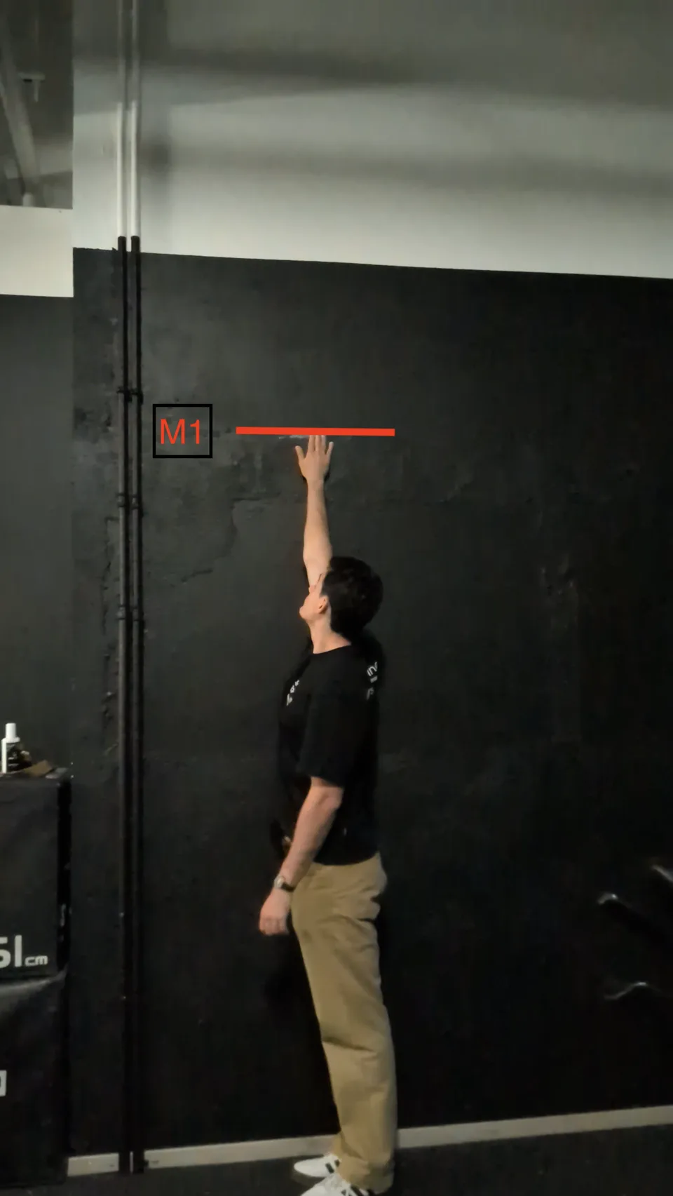 Standing flat-footed and marking the wall at maximum reach, M1